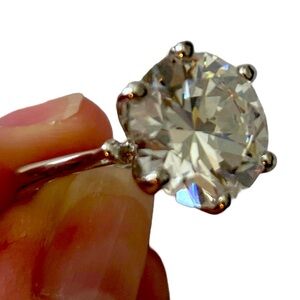 Women’s Silver Tone Sparkly Cocktail Statement Ring Size 6